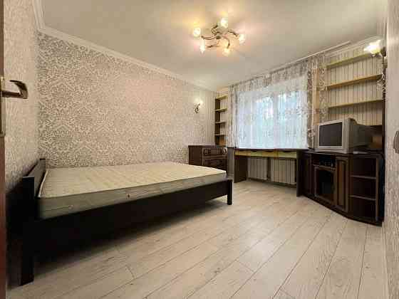 Науки 16, 2 пов, м. Деміївська 10хв пішки, 2 кімнатна Київ