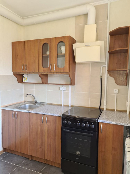 Оренда 1 кім Прирічна 17в 34м2 Набережна Метро Мінська 10хв Газ Оболон Вишгород - зображення 1