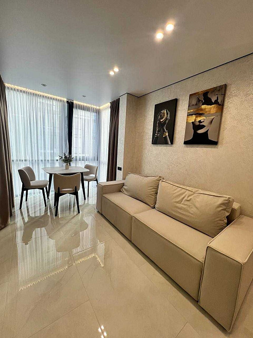 Стильна та простора 1-кімнатна квартира в ЖК Manhattan Івано-Франківськ - зображення 1