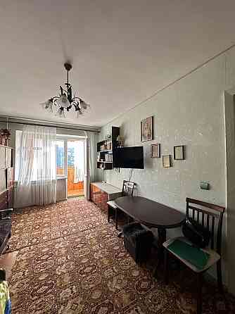 Продам 1 кімнатну квартиру на середньому поверсі 