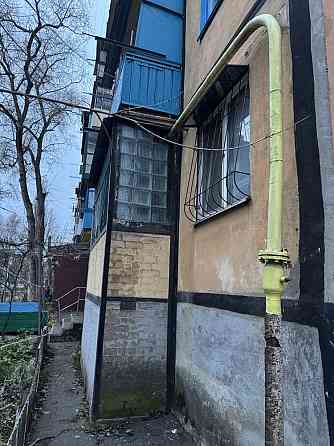 Продам 2-кімнатну квартиру Джона Маккейна 