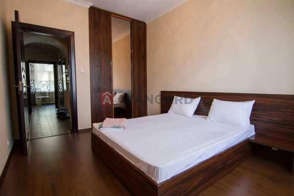 Коновальця 7-9.Печерськ,Палац України Київ - зображення 1