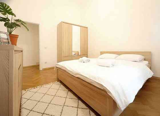 Оренда 2 - кімнатної квартири, вулиця Леонтовича (світло не вимикають) Lviv