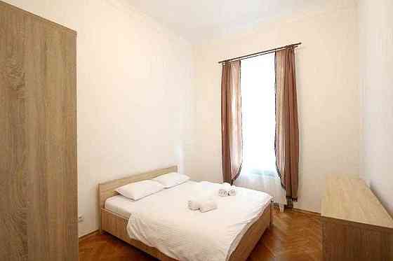 Оренда 2 - кімнатної квартири, вулиця Леонтовича (світло не вимикають) Lviv