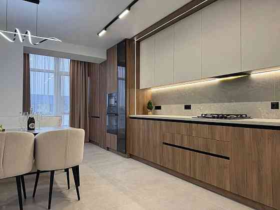 Двокімнатна з якісним ремонтом поруч центру Ивано-Франковск