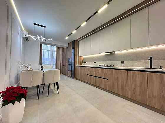 Двокімнатна з якісним ремонтом поруч центру Ивано-Франковск