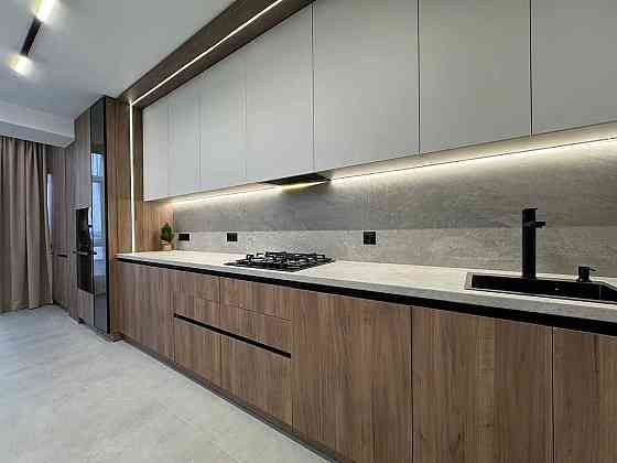 Двокімнатна з якісним ремонтом поруч центру Ивано-Франковск