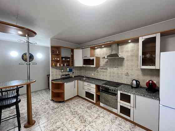 Без комісії здам 3к квартиру з сауною, вул.Драгоманова. Kyiv