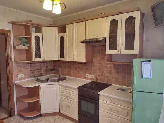 Затишна 2-кімнатна квартира 60 м² вул. Лариси Руденко 21 Kyiv