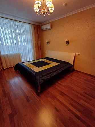 Довгострокова оренда 2к квартири по вул. Миколи Амосова 4 Киев