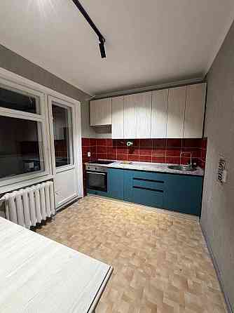 не високий поверх, Продається квартира, 3хв метро Харківська Киев