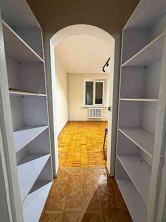 не високий поверх, Продається квартира, 3хв метро Харківська Киев