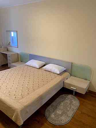 Простора 2-кімнатна квартира 82 м² вул. Бориса Гмирі 9-В Київ