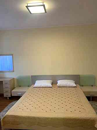 Простора 2-кімнатна квартира 82 м² вул. Бориса Гмирі 9-В Київ