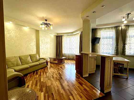 Простора та затишна 3-кімнатна квартира вул. Олександра Мишуги Київ