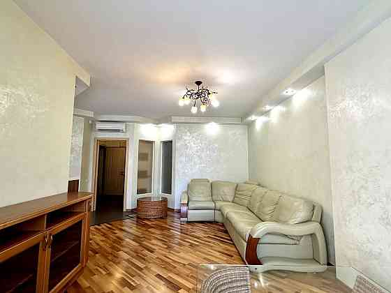 Простора та затишна 3-кімнатна квартира вул. Олександра Мишуги Київ