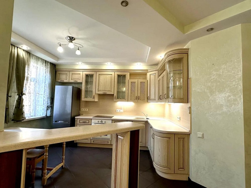 Простора та затишна 3-кімнатна квартира вул. Олександра Мишуги Київ - зображення 5