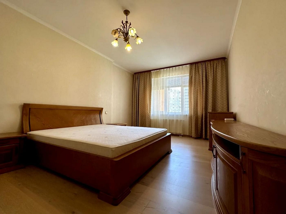 Простора та затишна 3-кімнатна квартира вул. Олександра Мишуги Київ - зображення 7