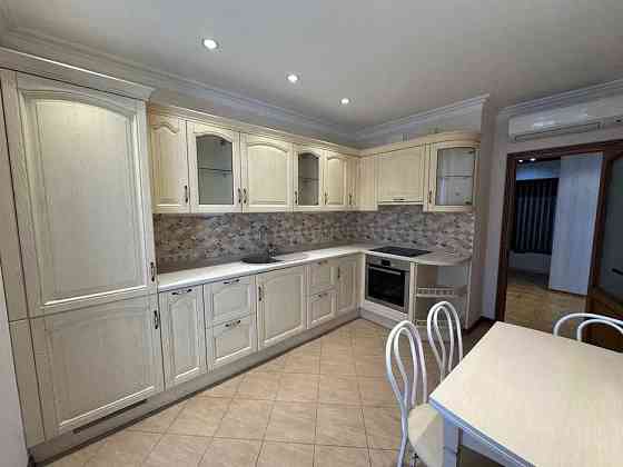 Простора 2-кімнатна квартира вул. Ованеса Туманяна 3 Київ