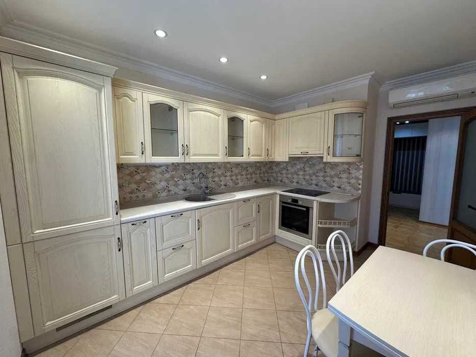 Простора 2-кімнатна квартира вул. Ованеса Туманяна 3 Київ - зображення 1