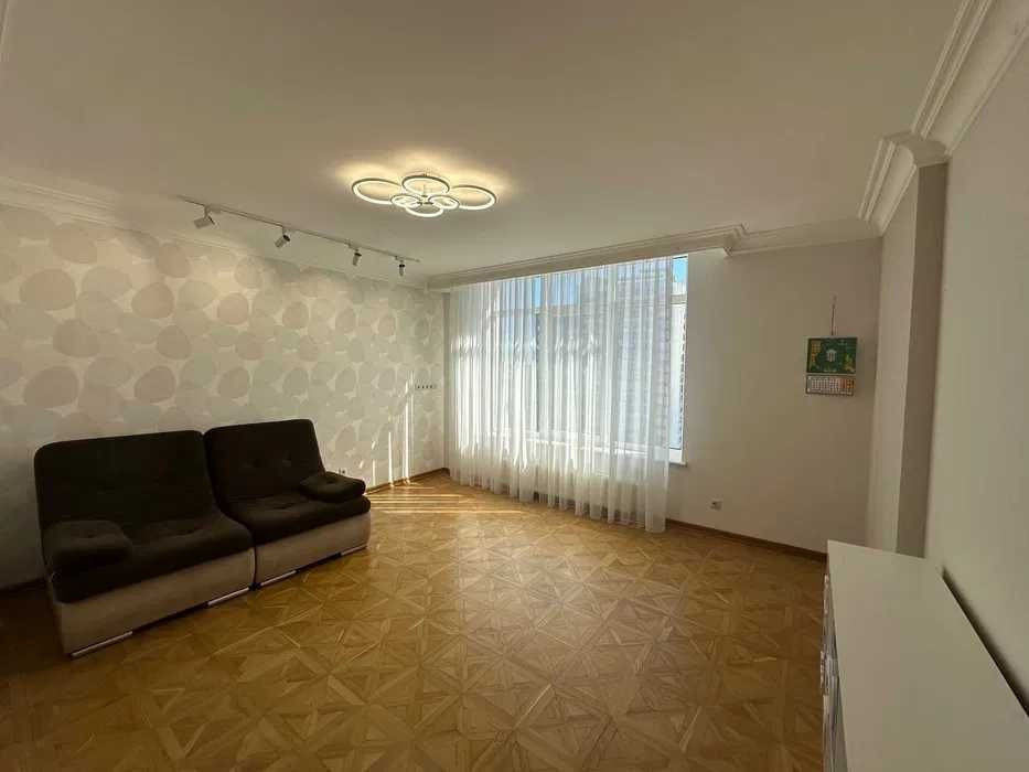 Простора 2-кімнатна квартира вул. Ованеса Туманяна 3 Київ - зображення 2