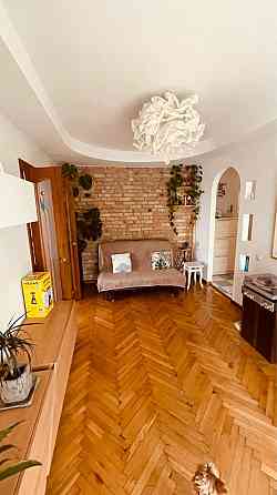 Палац  Україна Либідська Малевича 111 2 кім Kyiv