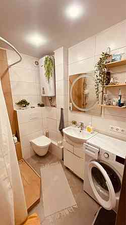 Палац  Україна Либідська Малевича 111 2 кім Kyiv