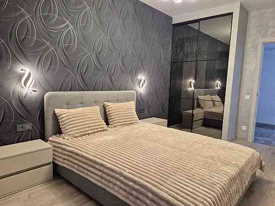 Простора 2к. квартира в ЖК Золота Ера Крижанівка