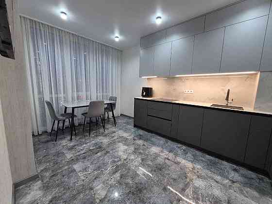 Простора 2к. квартира в ЖК Золота Ера Крижанівка