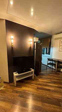 Поділ 2 кімнатна студія  метро Тараса Шевченка. Киев