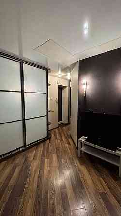 Поділ 2 кімнатна студія  метро Тараса Шевченка. Киев