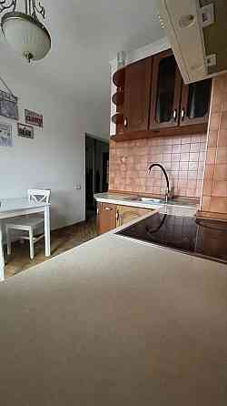 Долгосрочная аренда 2к кв. на среднем этаже на И.Петрова 47 Одеса