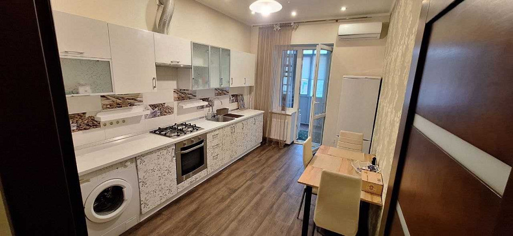 2-кімнатна в центрі: паркомісце, охорона, газ, 2 сан вузли, 2 балкони Харків - зображення 1