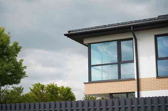 ПРОДАЄТЬСЯ велика Двох кімнатна квартира, з власною терасою Винники