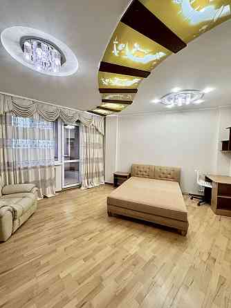 Продам 2-комнатную квартиру в центре набережная Харьков