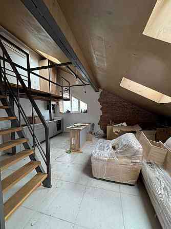 Продаж 1 кімнатної студії, з  виходом на терасу. Центр міста. Полтава