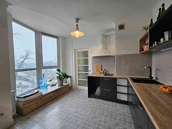 Двокімнатна Studio 50m2 біля Американського посольства |м|Берестейська Киев