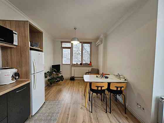 Двокімнатна Studio 50m2 біля Американського посольства |м|Берестейська Киев