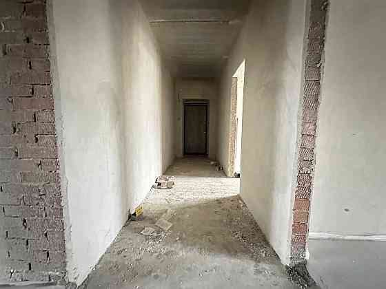 Здана двокімнатна біля парку Криховцы