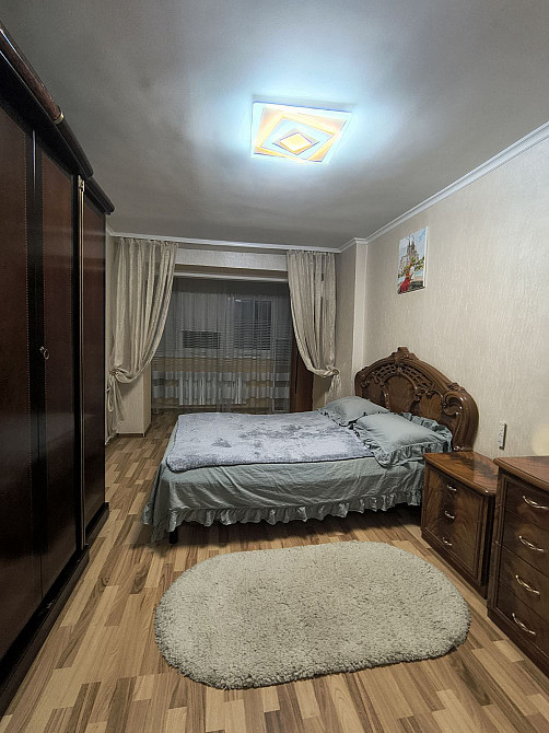 Трикімнатна квартира на Героїв Майдану( маг Гардероб) Чернівці - зображення 1