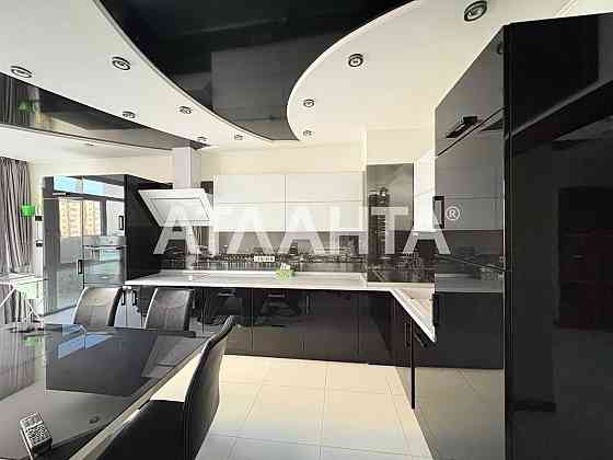 В продаже трехкомнатная квартира с хорошим ремонтом на Таирова! Одесса