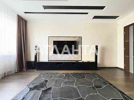 В продаже трехкомнатная квартира с хорошим ремонтом на Таирова! Одесса