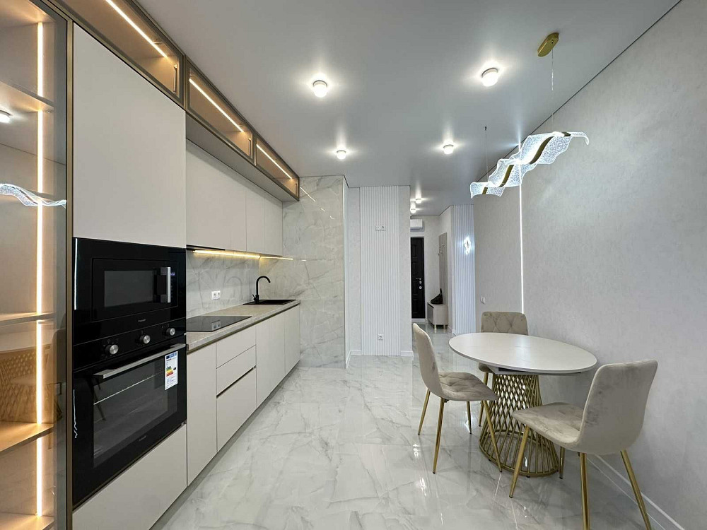 Евродвушка с ремонтом, мебелью и техникой в ЖК 53 жемчужина. Вид моря Лиманка - изображение 2