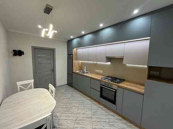 Ідеальна Двокімнатна Квартира 80 м² з Прекрасним Ремонтом та Меблями! Хмельницкий