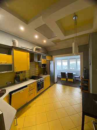 Продаж 3 кімнатна квартира з ремонтом і паркінгом вул. Ромашкова Сихів Львов