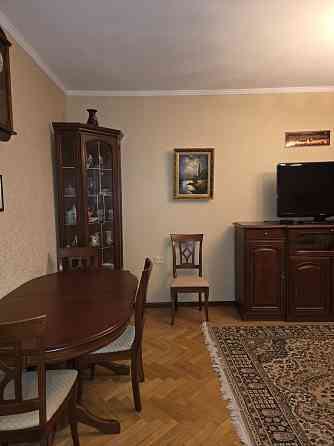 Печерськ, центр,  вул. Михайла Омеляновича-Павленка  11, метро  Арсена Киев