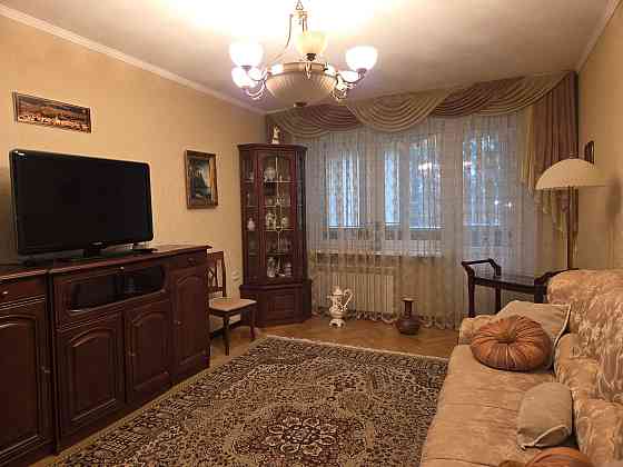 Печерськ, центр,  вул. Михайла Омеляновича-Павленка  11, метро  Арсена Киев