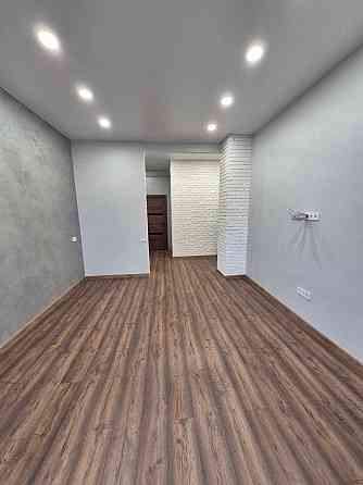 Продам 2-х комн. сталинку в самом центре города Kam`ianske (Zaporizka obl.)