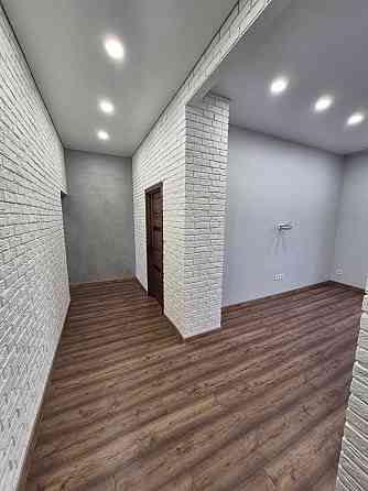 Продам 2-х комн. сталинку в самом центре города Kam`ianske (Zaporizka obl.)