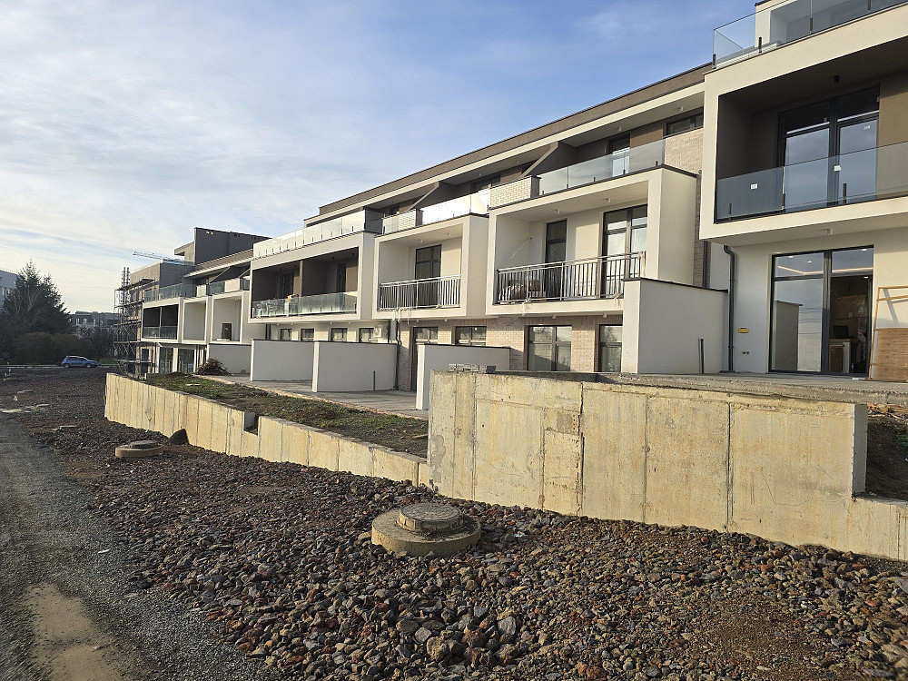 Квартира 105,8 м² з терасою,землею та паркомісцем 1 поверх ЖК Вербний Uzhhorod - photo 1